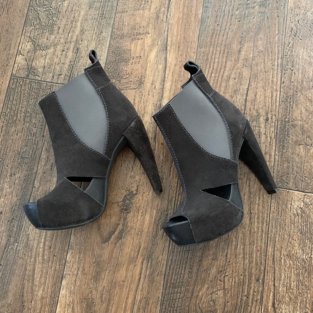 Pedro García suede ankle bootie